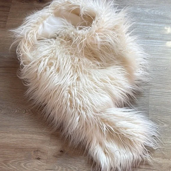LOFT Cream Beige White Faux Fur Scarf WORN ONCE - Picture 2 of 6